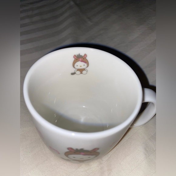 Sanrio Hello Kitty porcelain mug - Picture 2 of 4